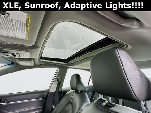 Used 2018 Toyota Camry XLE image 23