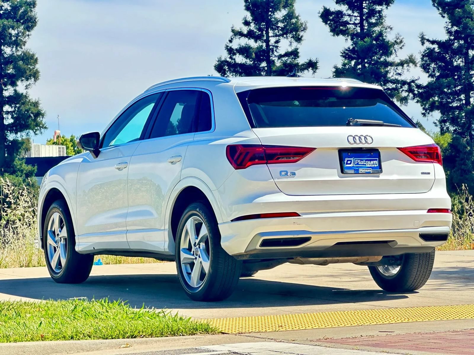 Used 2019 Audi Q3 2.0T Premium AWD/4WD image 4