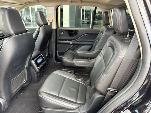 Used 2023 Lincoln Aviator Grand Touring AWD/4WD image 17