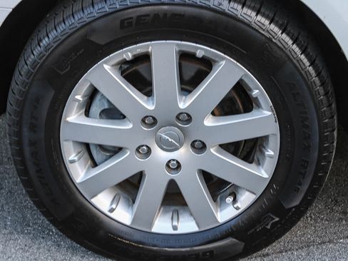 Used 2013 Chrysler Town & Country Touring image 10