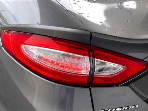 Used 2014 Ford Fusion SE FWD image 27