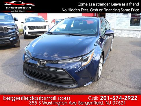Used 2024 Toyota Corolla LE FWD image 1