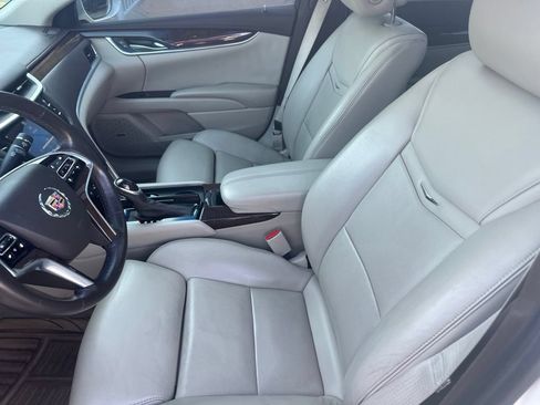 Used 2013 Cadillac XTS Luxury FWD image 2
