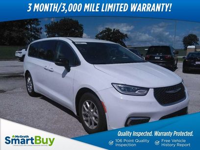 Used 2024 Chrysler Pacifica Touring-L