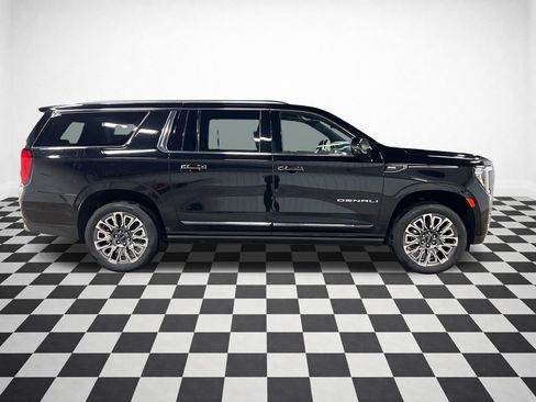 Certified 2023 GMC Yukon XL Denali Ultimate AWD/4WD image 12
