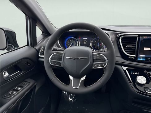 New 2026 Chrysler Pacifica Select image 16