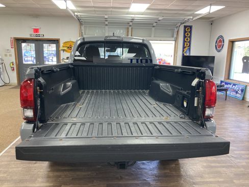 Used 2019 Toyota Tacoma 4x4 Double Cab image 14