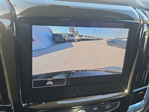 Used 2023 Chevrolet Traverse LT FWD image 14
