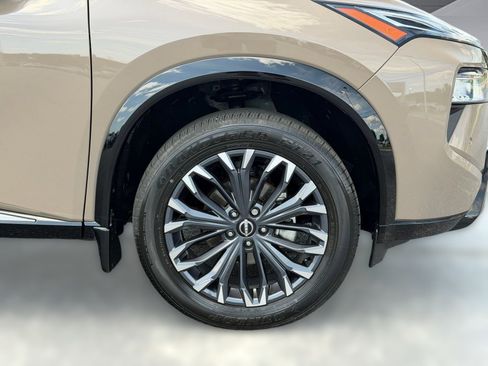 Certified 2025 Nissan Rogue Platinum FWD image 15