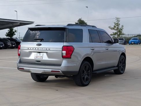 Used 2024 Ford Expedition XLT RWD image 5