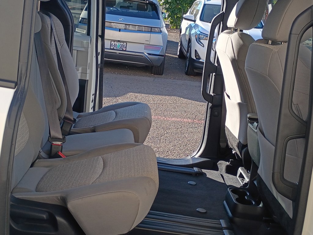 Used 2025 Toyota Sienna LE FWD image 17