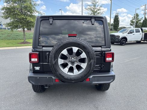 Used 2023 Jeep Wrangler Unlimited Sahara AWD/4WD image 8
