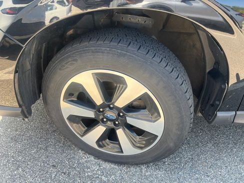 Used 2018 Subaru Forester 2.5i Premium w/ All-Weather Package AWD/4WD image 3