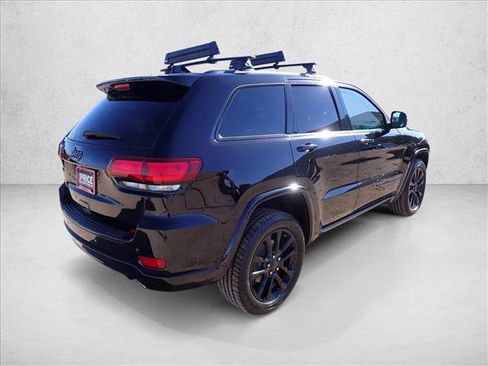 Used 2018 Jeep Grand Cherokee Altitude AWD/4WD image 3