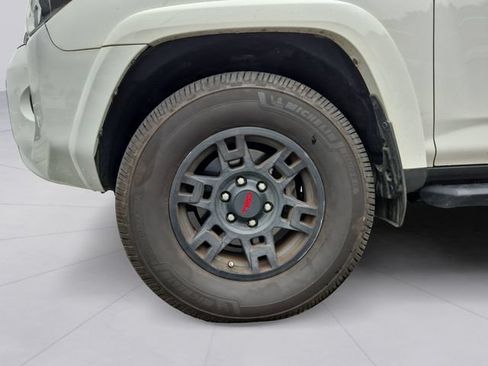 Used 2019 Toyota 4Runner SR5 AWD/4WD image 9