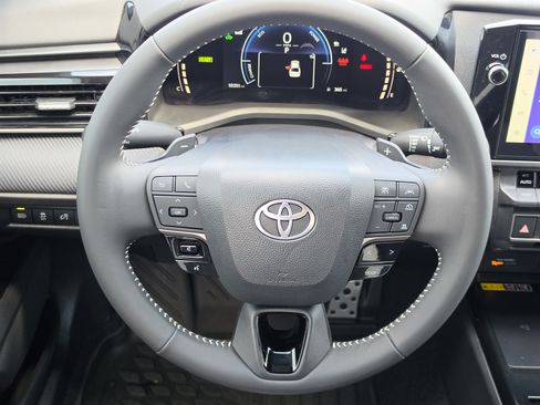 Used 2025 Toyota Camry SE w/ Multimedia Upgrade Package FWD image 15