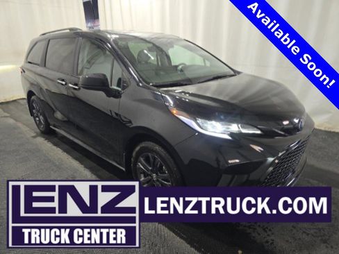 Used 2025 Toyota Sienna XSE image 1