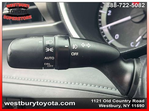 Used 2023 Toyota Highlander XLE image 27