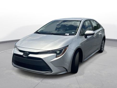 Used 2024 Toyota Corolla LE FWD image 2