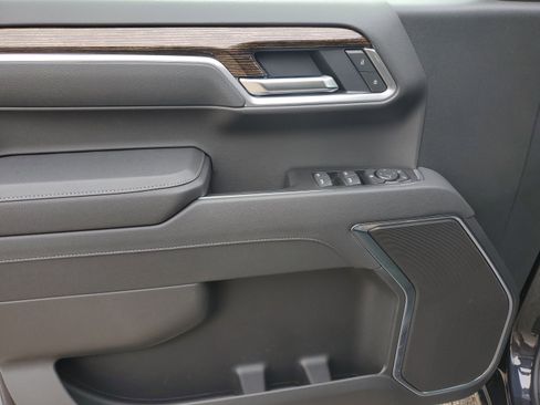 New 2025 GMC Sierra 1500 Elevation image 21