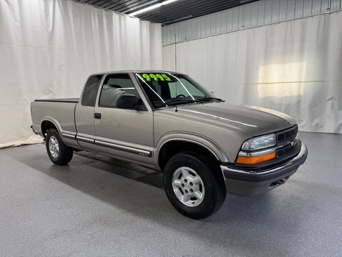 Used 2002 Chevrolet S10 Pickup LS w/ LS Preferred Equipment Group AWD/4WD image 5