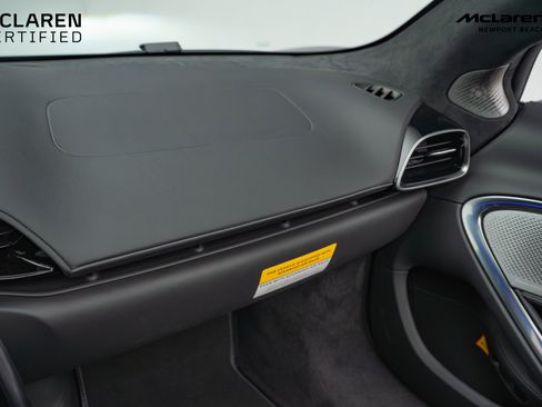 Used 2025 McLaren Artura Spider image 30