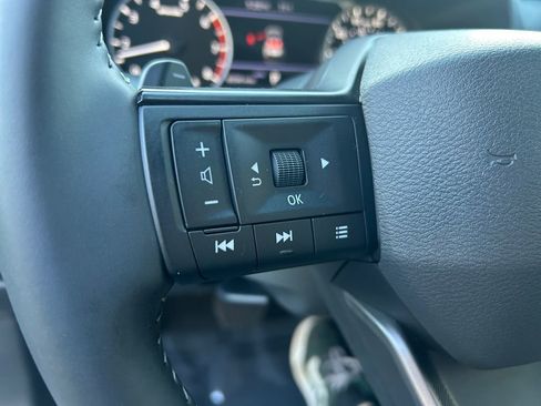 Used 2025 Nissan Rogue SV image 17