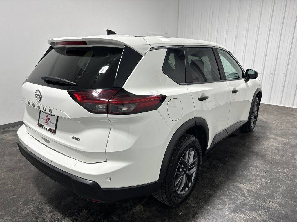 Used 2024 Nissan Rogue S AWD/4WD image 6