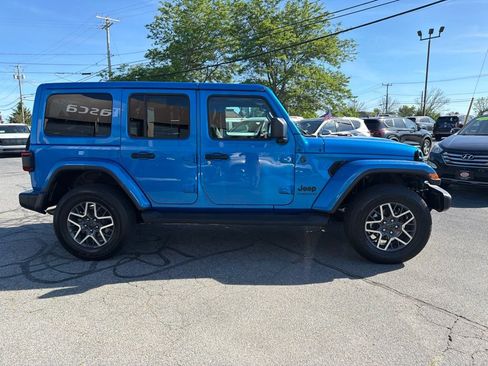 Used 2025 Jeep Wrangler Unlimited Sahara w/ Safety Group AWD/4WD image 4