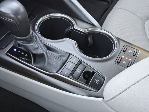 Used 2024 Toyota Camry XSE w/ Navigation Package image 22