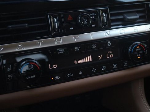 New 2026 Nissan Pathfinder Platinum AWD/4WD image 17
