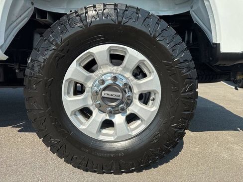 Used 2024 Ford F250 XLT w/ FX4 Off-Road Package AWD/4WD image 13