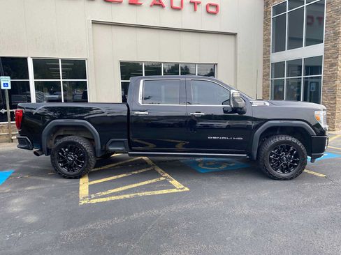 Used 2022 GMC Sierra 2500 Denali w/ Denali Black Diamond Edition AWD/4WD image 13