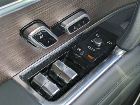 Used 2023 Land Rover Range Rover Long Wheelbase SE image 31