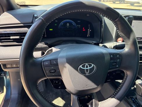 Used 2025 Toyota Camry SE FWD image 16