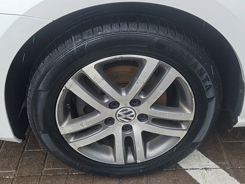 Used 2016 Volkswagen Golf S image 4