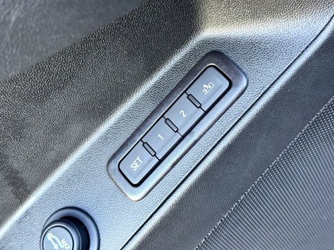 Used 2019 Chevrolet Equinox Premier image 16