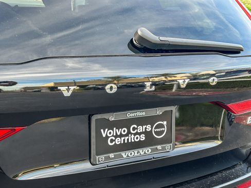 Used 2025 Volvo XC60 B5 Plus AWD/4WD image 9
