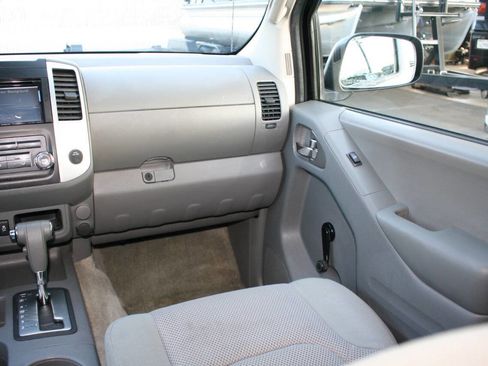 Used 2015 Nissan Frontier S image 18