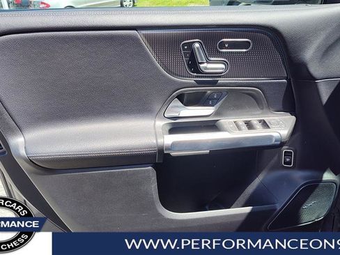 Used 2021 Mercedes-Benz GLB 250 4MATIC image 9