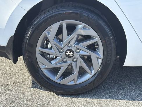 Certified 2026 Hyundai Elantra Hybrid FWD image 17
