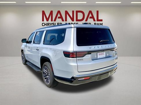 Used 2025 Jeep Wagoneer L Series II AWD/4WD image 7