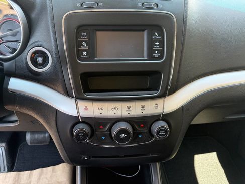 Used 2017 Dodge Journey SE w/ Flexible Seating Group FWD image 6