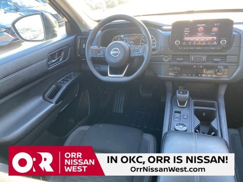 Used 2024 Nissan Pathfinder S image 21