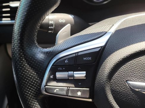 Used 2022 Genesis G70 2.0T RWD image 27