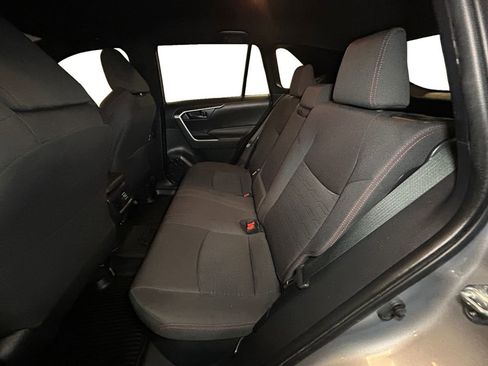 Used 2021 Toyota RAV4 SE image 13