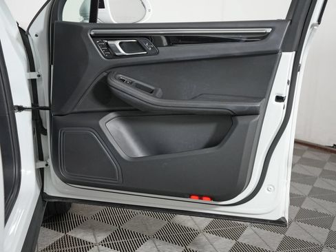Certified 2023 Porsche Macan AWD/4WD image 42