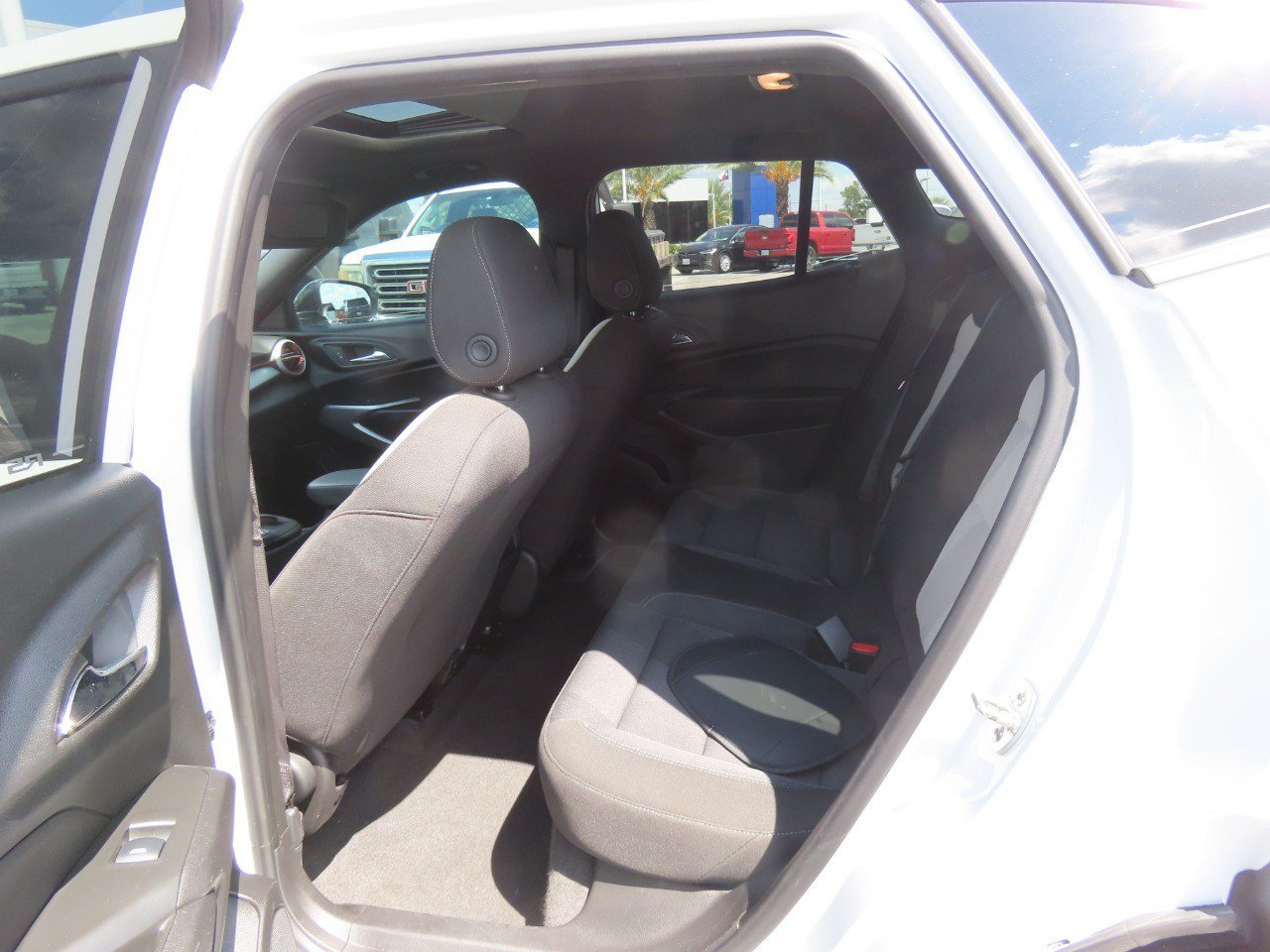 Used 2025 Chevrolet Trax RS w/ Sunroof Package FWD image 20