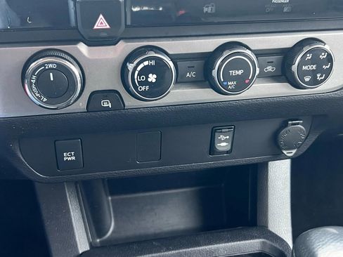 Used 2017 Toyota Tacoma SR5 image 12