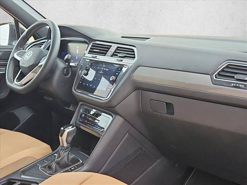 Used 2023 Volkswagen Tiguan SE FWD image 22